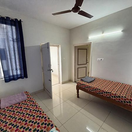Srinivasa Hotel Tirupati Exteriör bild