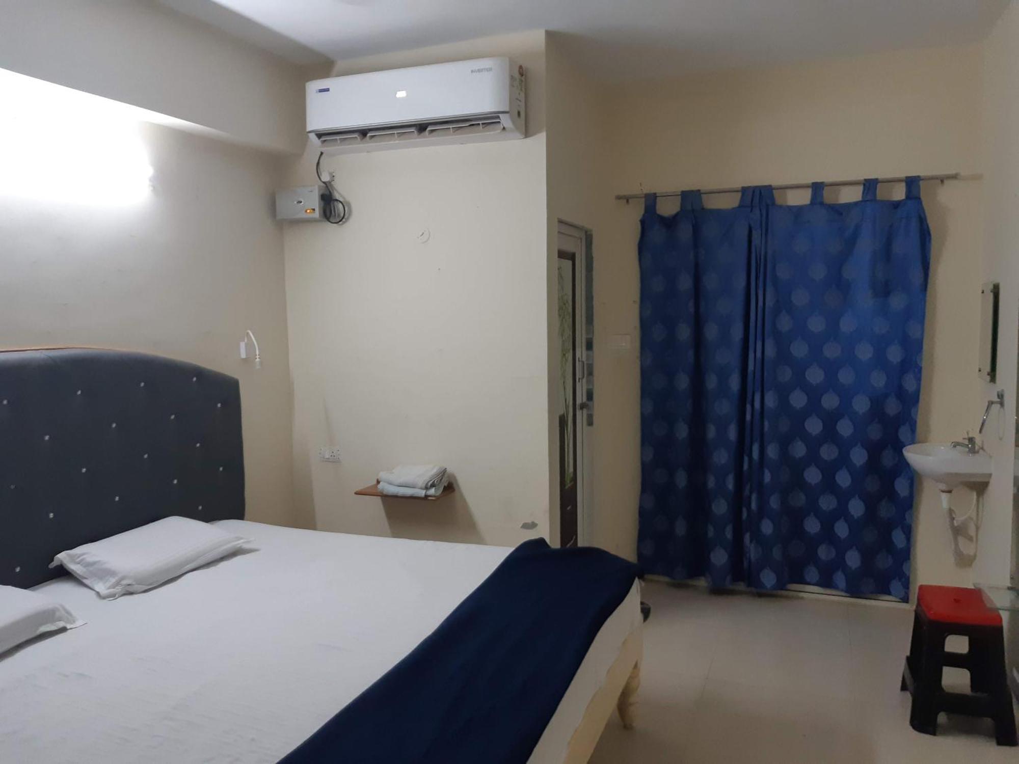 Srinivasa Hotel Tirupati Exteriör bild