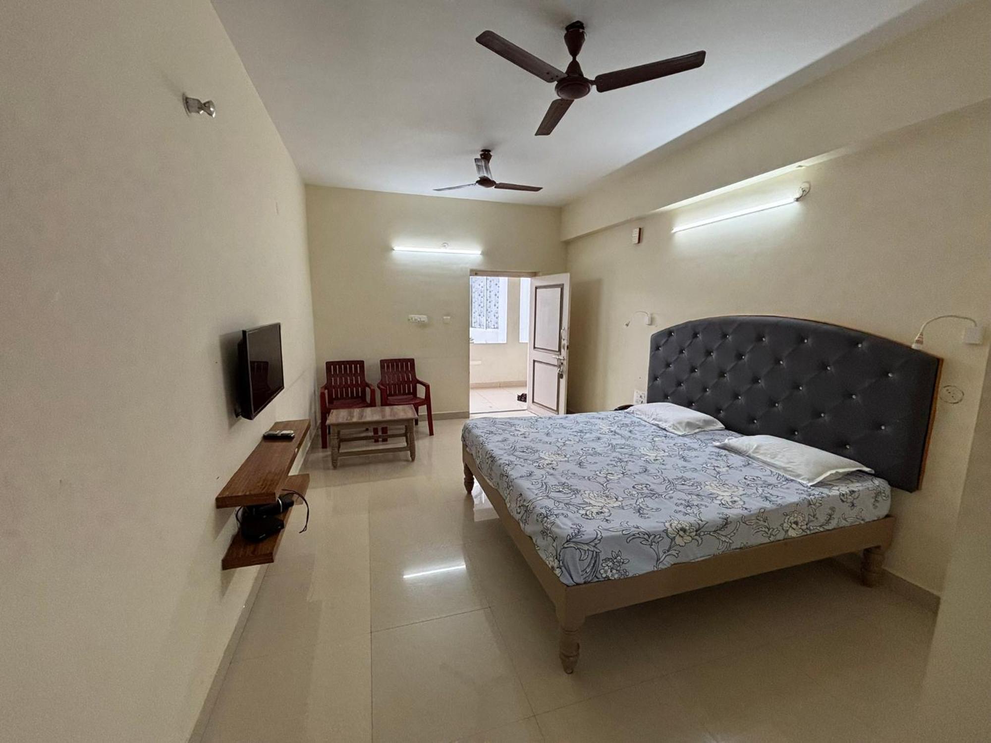 Srinivasa Hotel Tirupati Exteriör bild