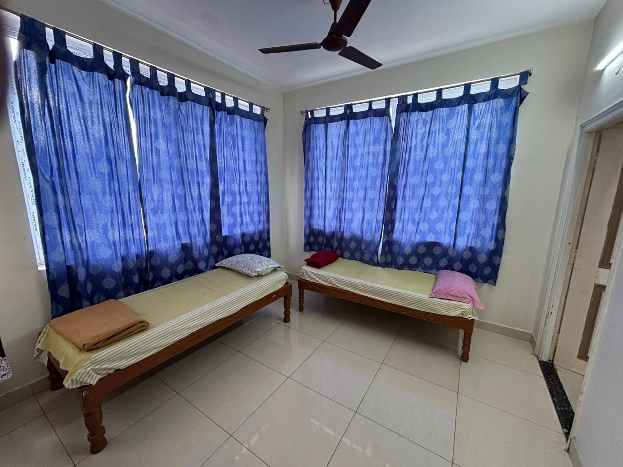 Srinivasa Hotel Tirupati Exteriör bild