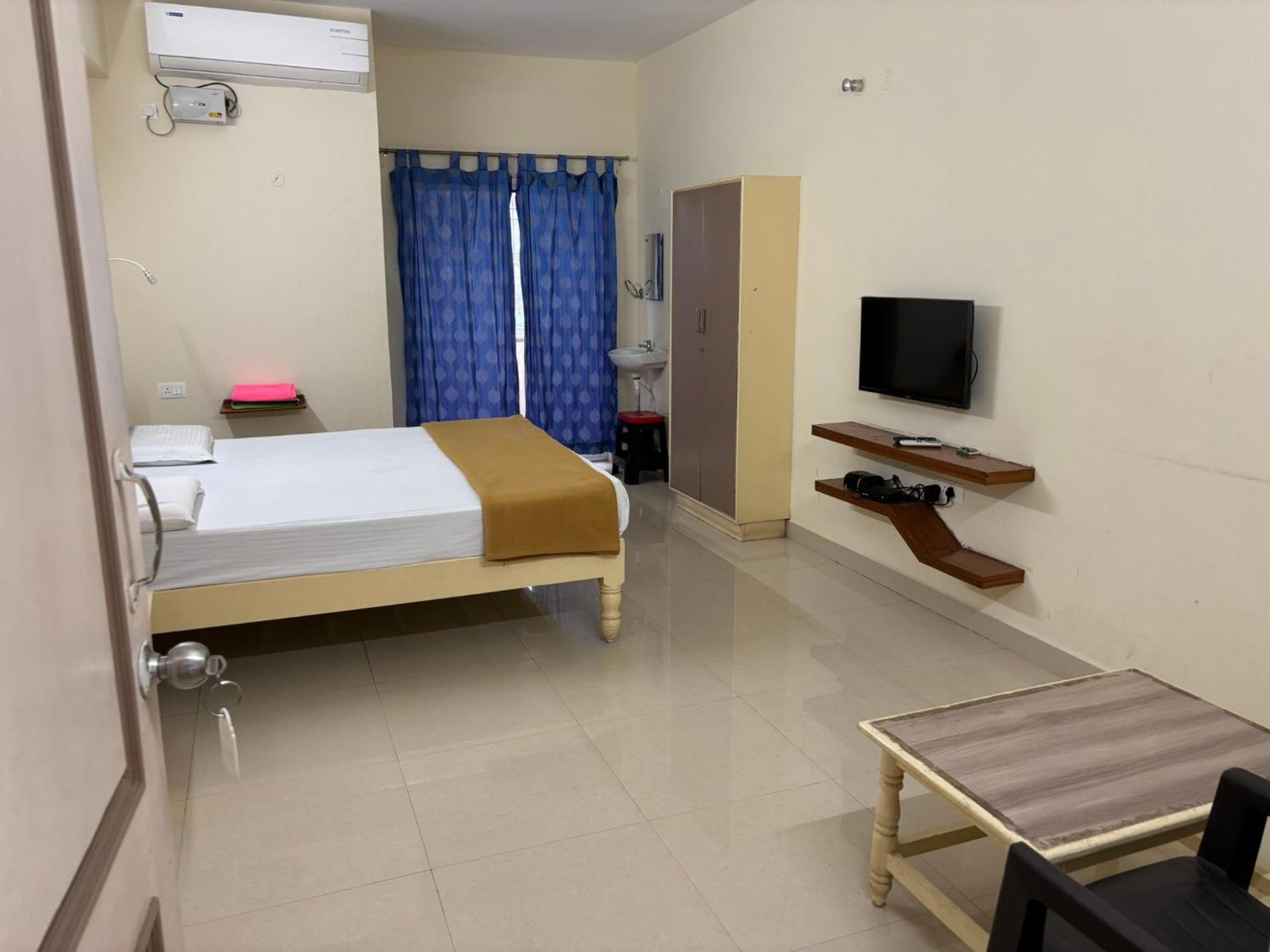 Srinivasa Hotel Tirupati Exteriör bild