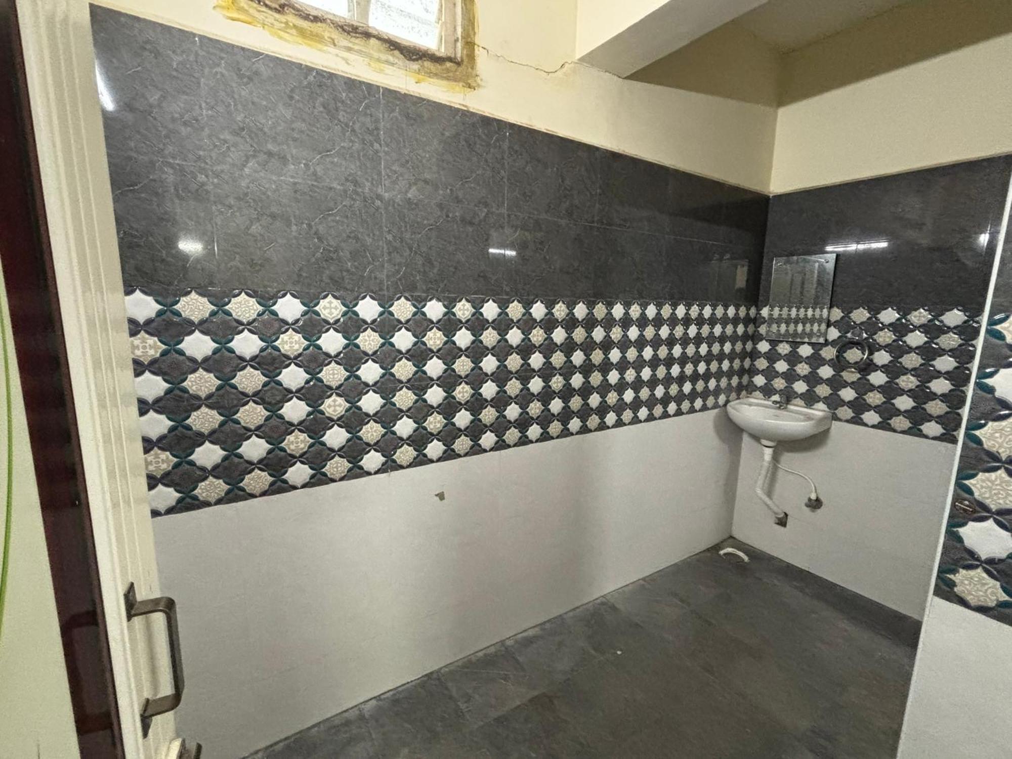 Srinivasa Hotel Tirupati Exteriör bild
