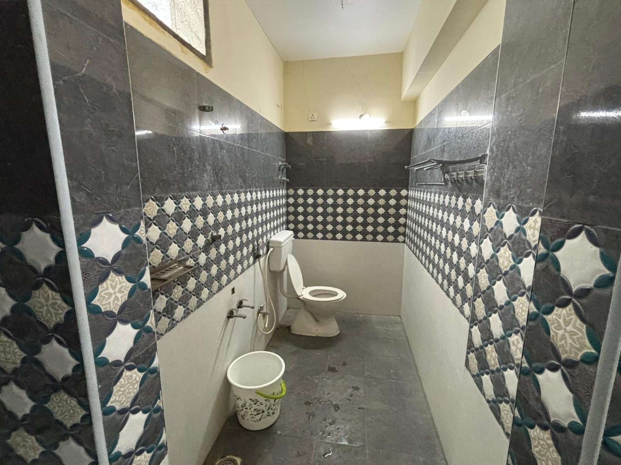 Srinivasa Hotel Tirupati Exteriör bild