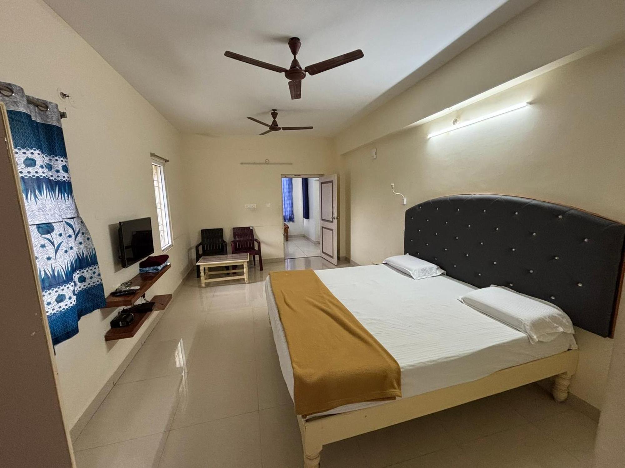 Srinivasa Hotel Tirupati Exteriör bild