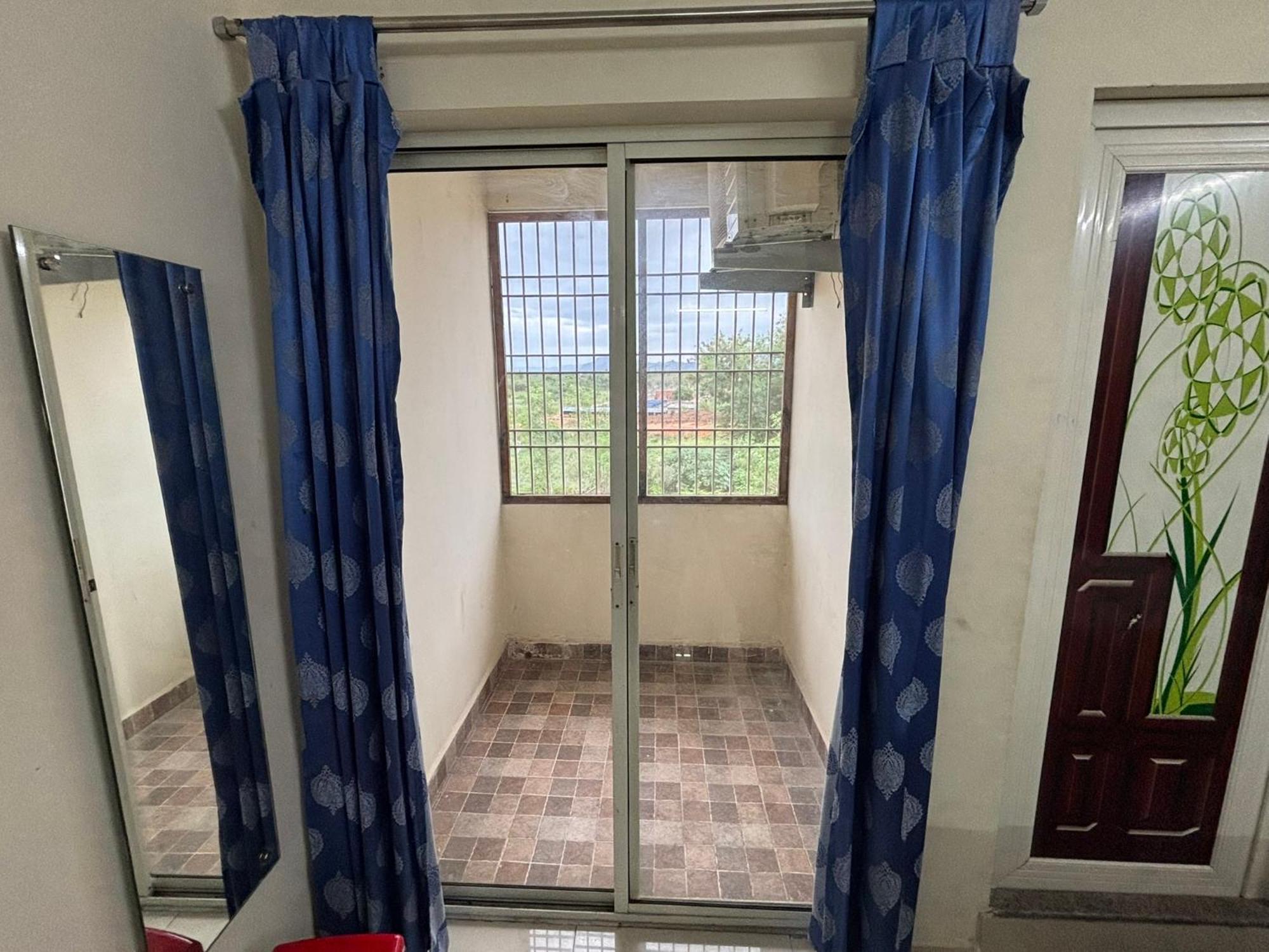 Srinivasa Hotel Tirupati Exteriör bild