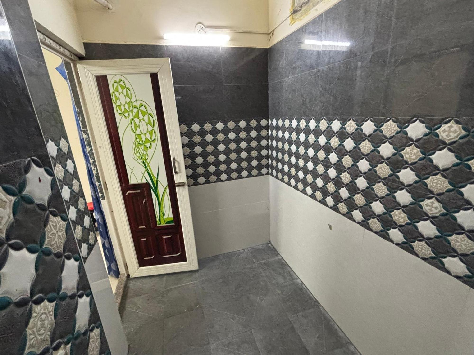 Srinivasa Hotel Tirupati Exteriör bild
